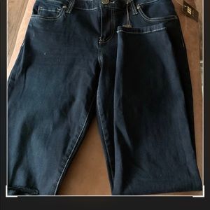 Kut From The Kloth Ripped Knee 
Style #KP0346MA6
Mid rise
Dark wash
Distressed